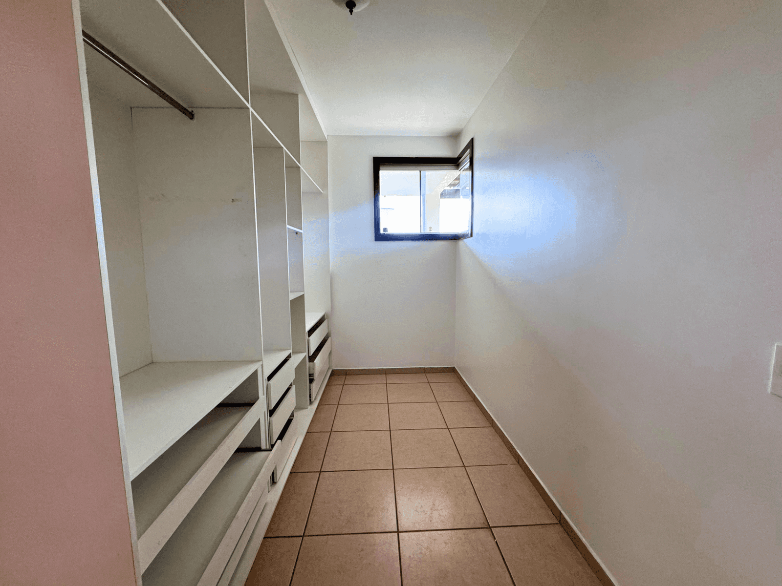 SOBRADO - 4 QUARTOS (3 SUÍTES) - ÁREA 300m² - JARDINS MADRI - GOIÂNIA/GO