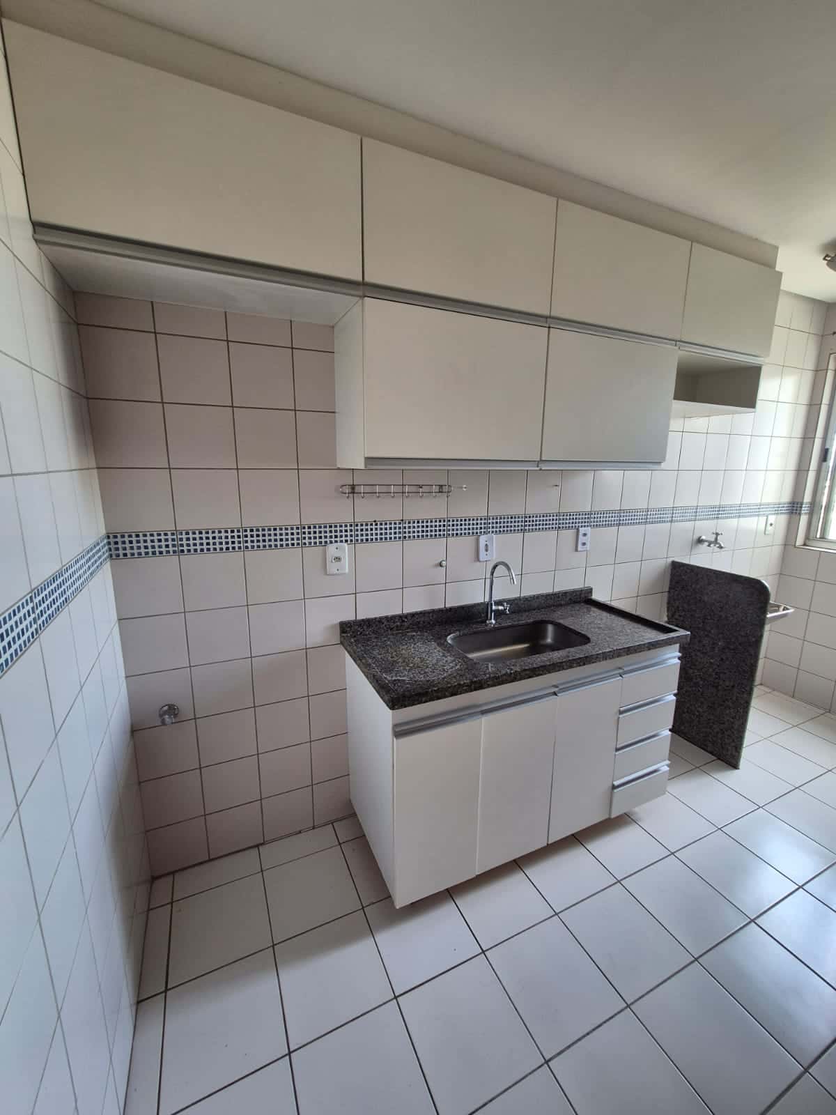 APARTAMENTO 2 QUARTOS REFORMADO A 2OO MENTRO DA AV. RIO VERDE