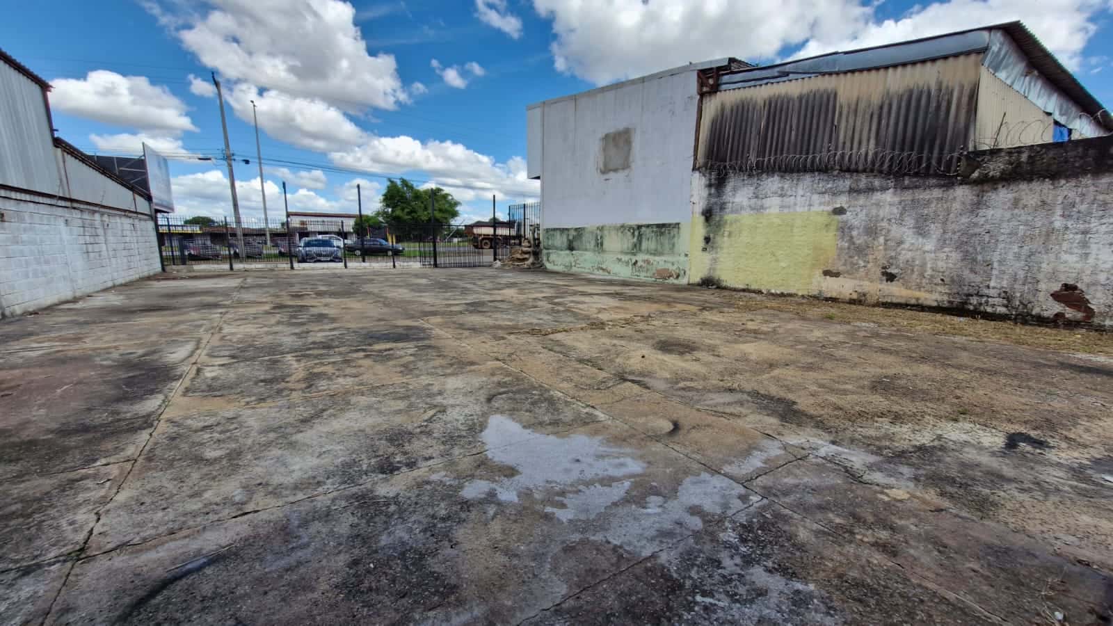 IMÓVEL COMERCIAL 480M², AVENIDA LIBERDADE – GARAVELO