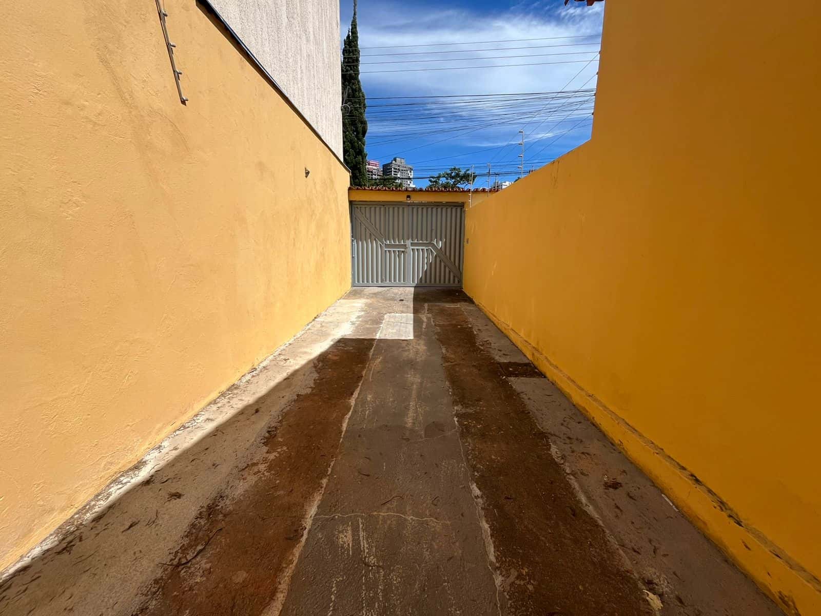 CASA 3 QUARTOS NO SETOR PEDRO LUDOVICO