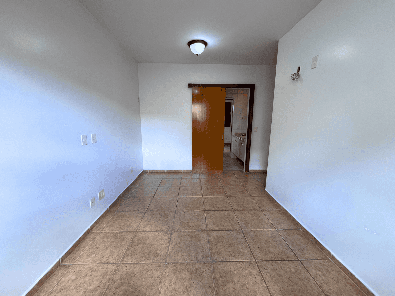 SOBRADO - 4 QUARTOS (3 SUÍTES) - ÁREA 300m² - JARDINS MADRI - GOIÂNIA/GO