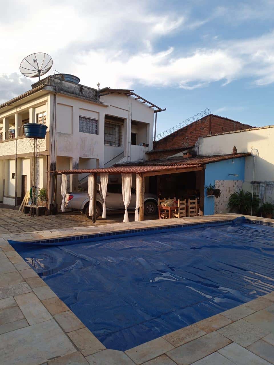 SOBRADO NO CENTRO DE PIRENÓPOLIS 309M²