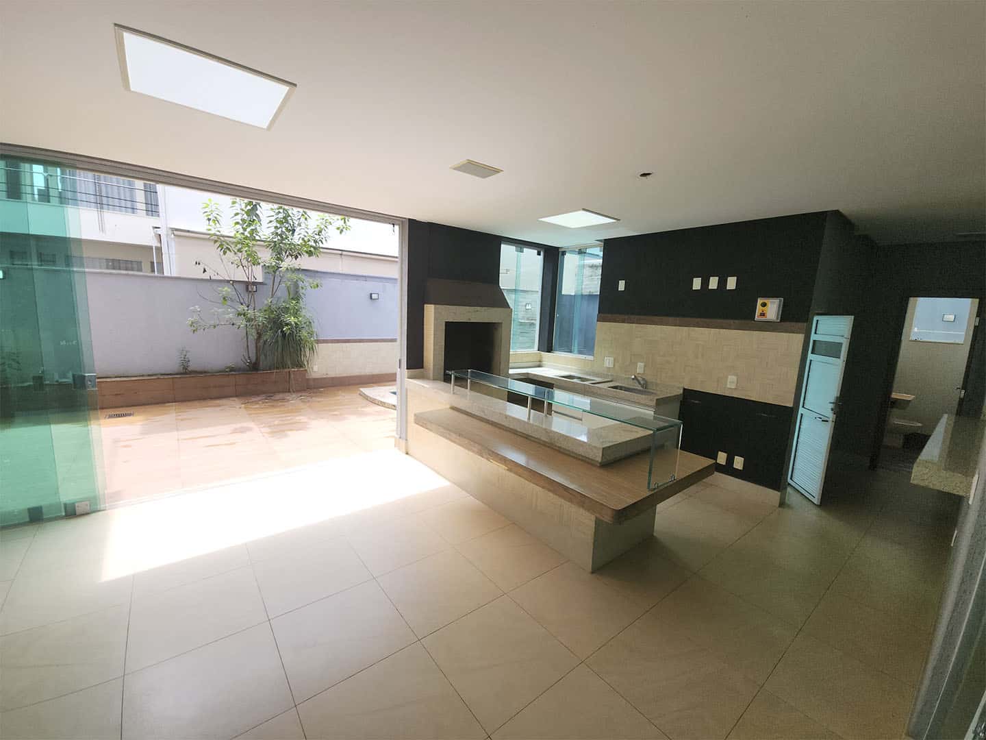 CASA CONDOMÍNIO JARDINS DE MADRI - 537M²