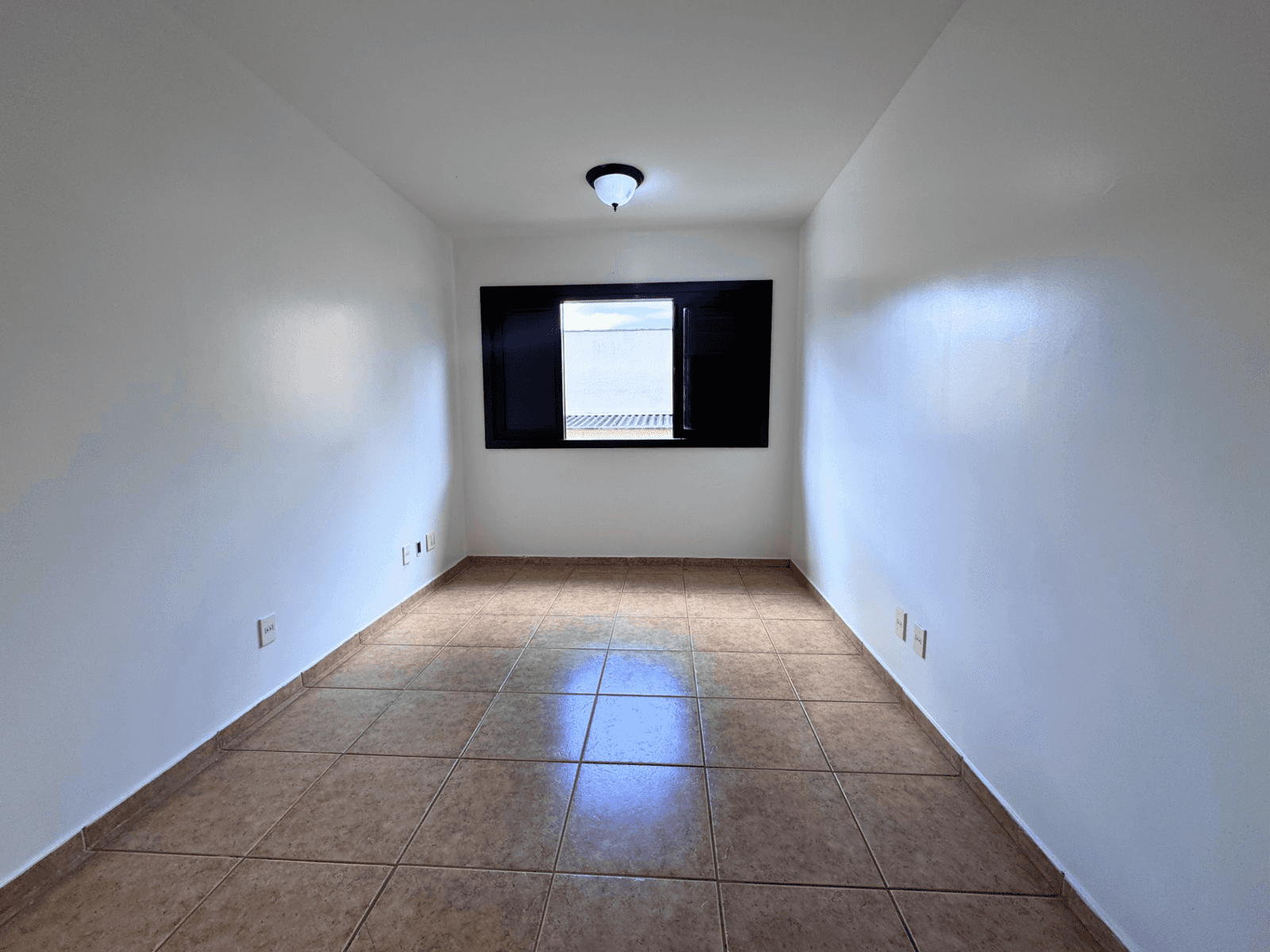 SOBRADO - 4 QUARTOS (3 SUÍTES) - ÁREA 300m² - JARDINS MADRI - GOIÂNIA/GO