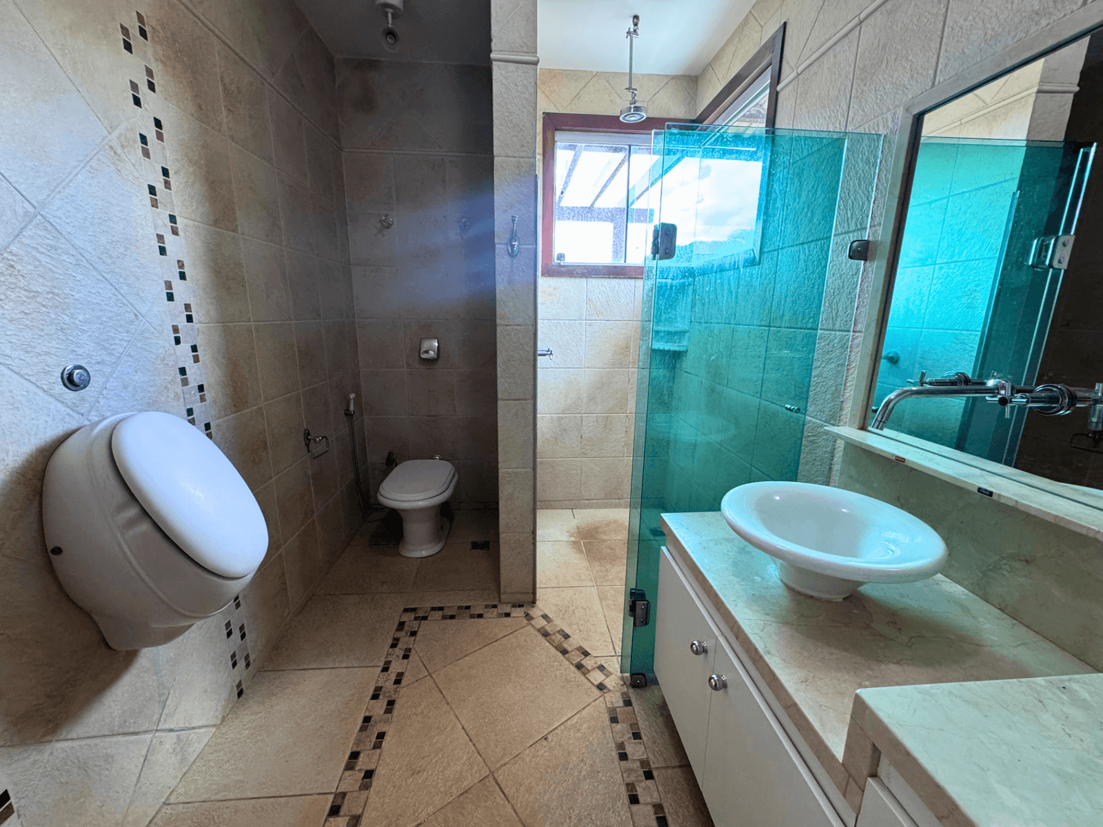 SOBRADO - 4 QUARTOS (3 SUÍTES) - ÁREA 300m² - JARDINS MADRI - GOIÂNIA/GO