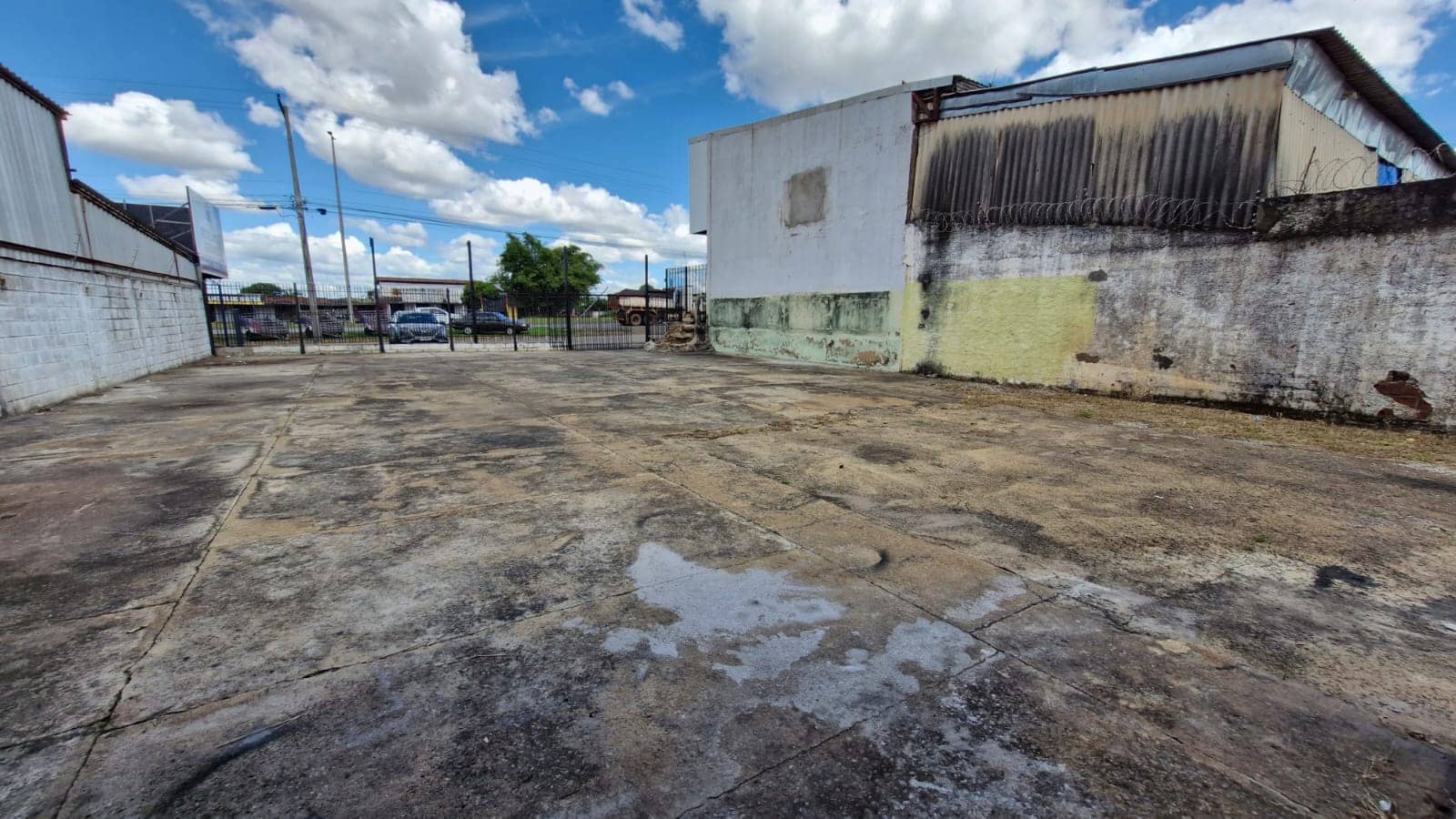 IMÓVEL COMERCIAL 480M², AVENIDA LIBERDADE – GARAVELO