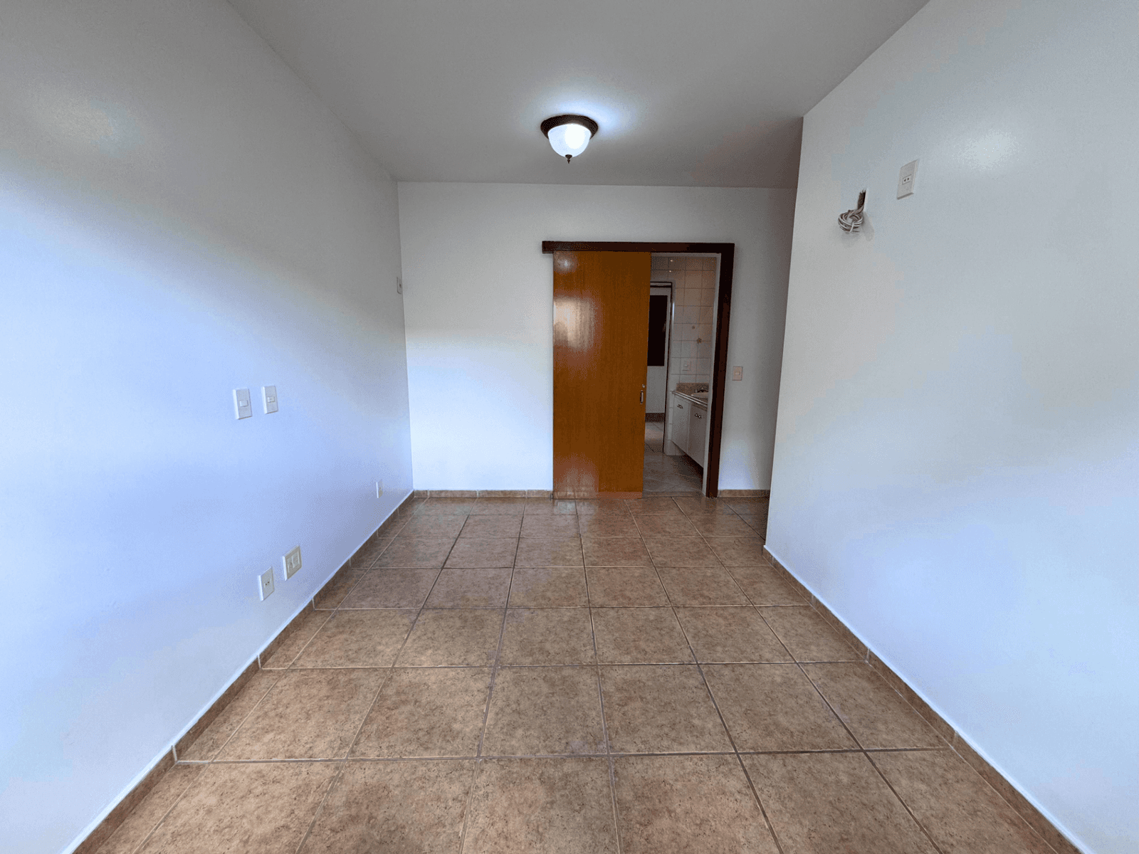 SOBRADO - 4 QUARTOS (3 SUÍTES) - ÁREA 300m² - JARDINS MADRI - GOIÂNIA/GO