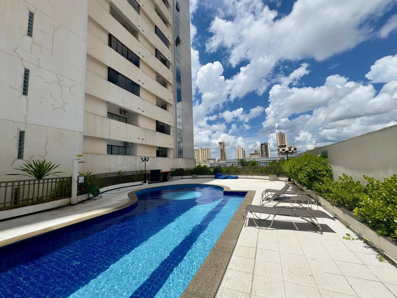 Apartamento 2 quartos mobiliado , Setor Bueno, com area de lazer completa.