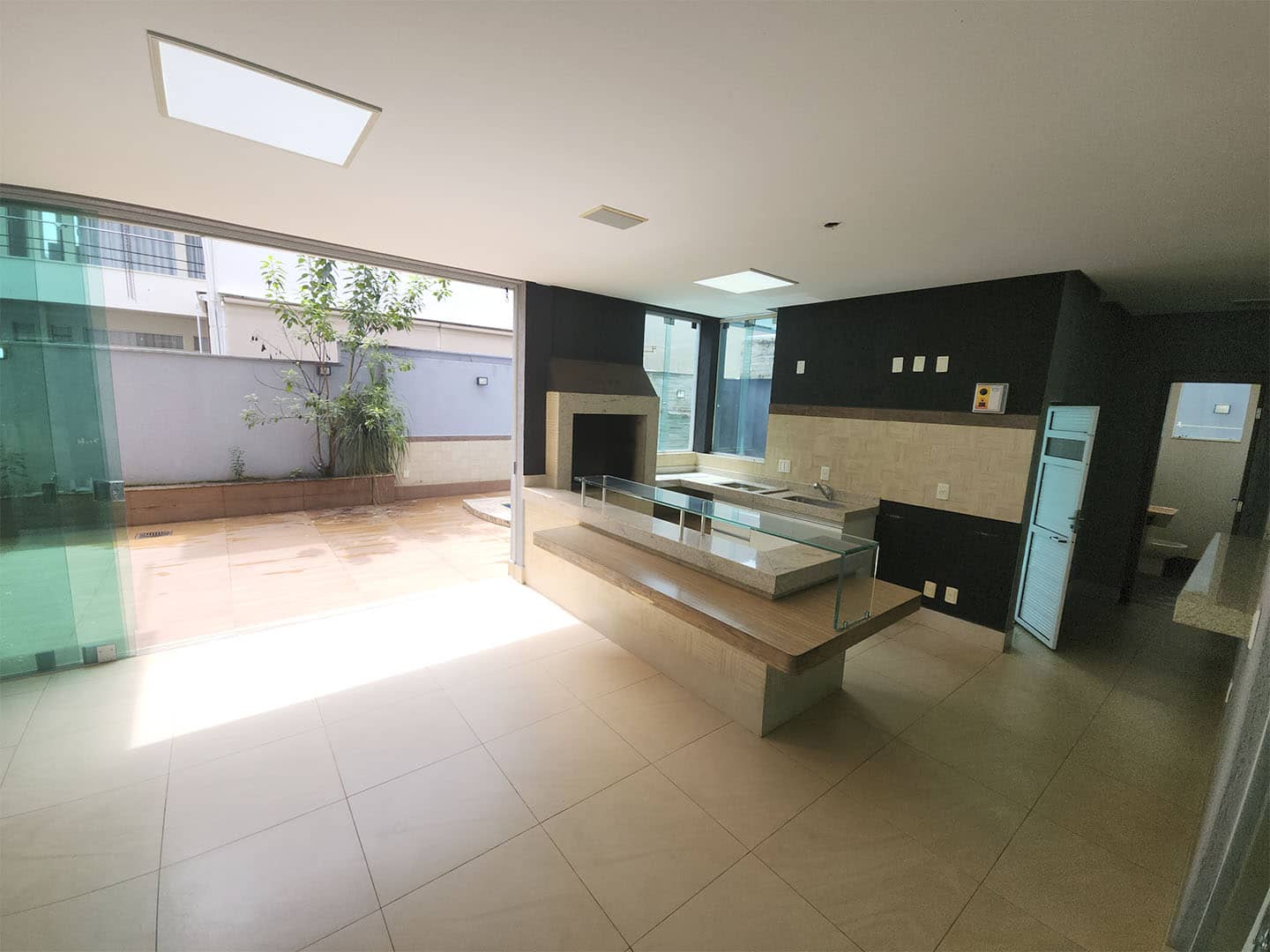 CASA CONDOMÍNIO JARDINS DE MADRI - 537M²