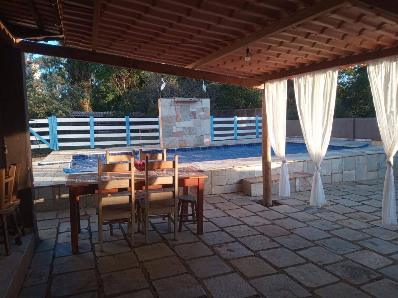 SOBRADO NO CENTRO DE PIRENÓPOLIS 309M²