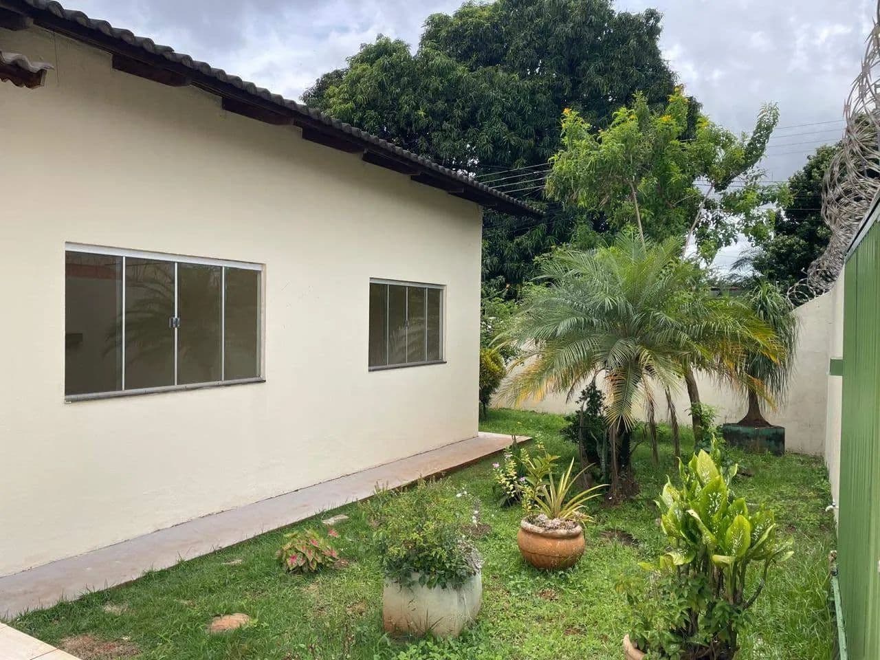 CASA TÉRREA - 3 QUARTOS (1 SUÍTE) - SETOR FAIÇALVILLE - GOIÂNIA/GO