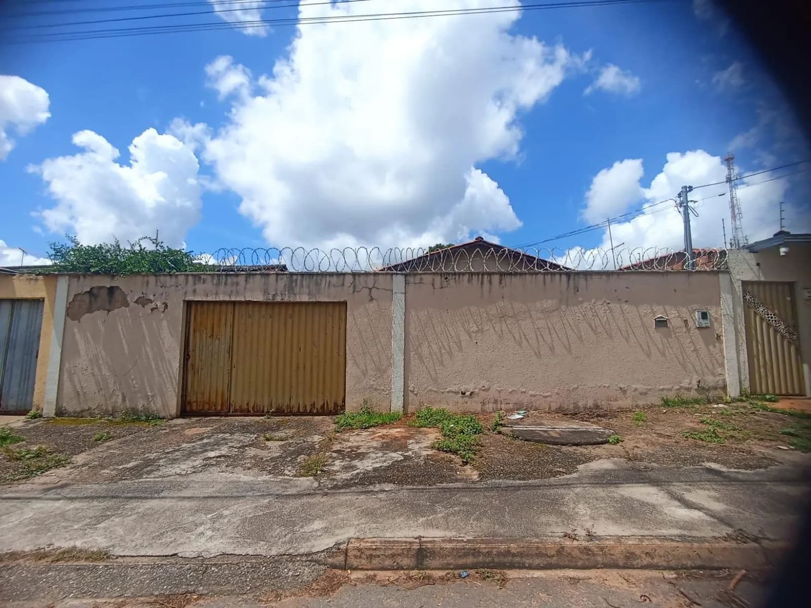 CASA TÉRREA - 2 QUARTOS (1 SUÍTE) - ÁREA 127m² - JARDIM IPIRANGA - APARECIDA DE GOIÂNIA/GO