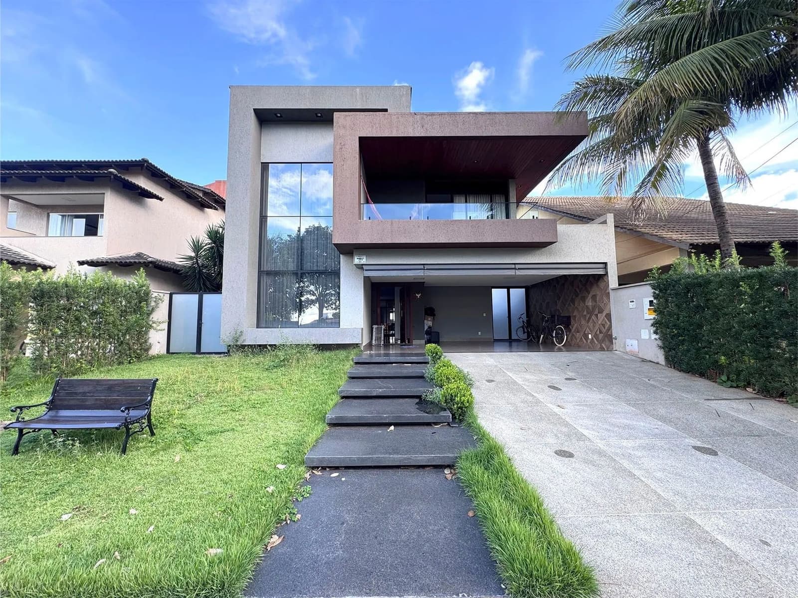 SOBRADO - 4 SUÍTES - PISCINA AQUECIDA - JARDINS MADRI - GOIÂNIA/GO