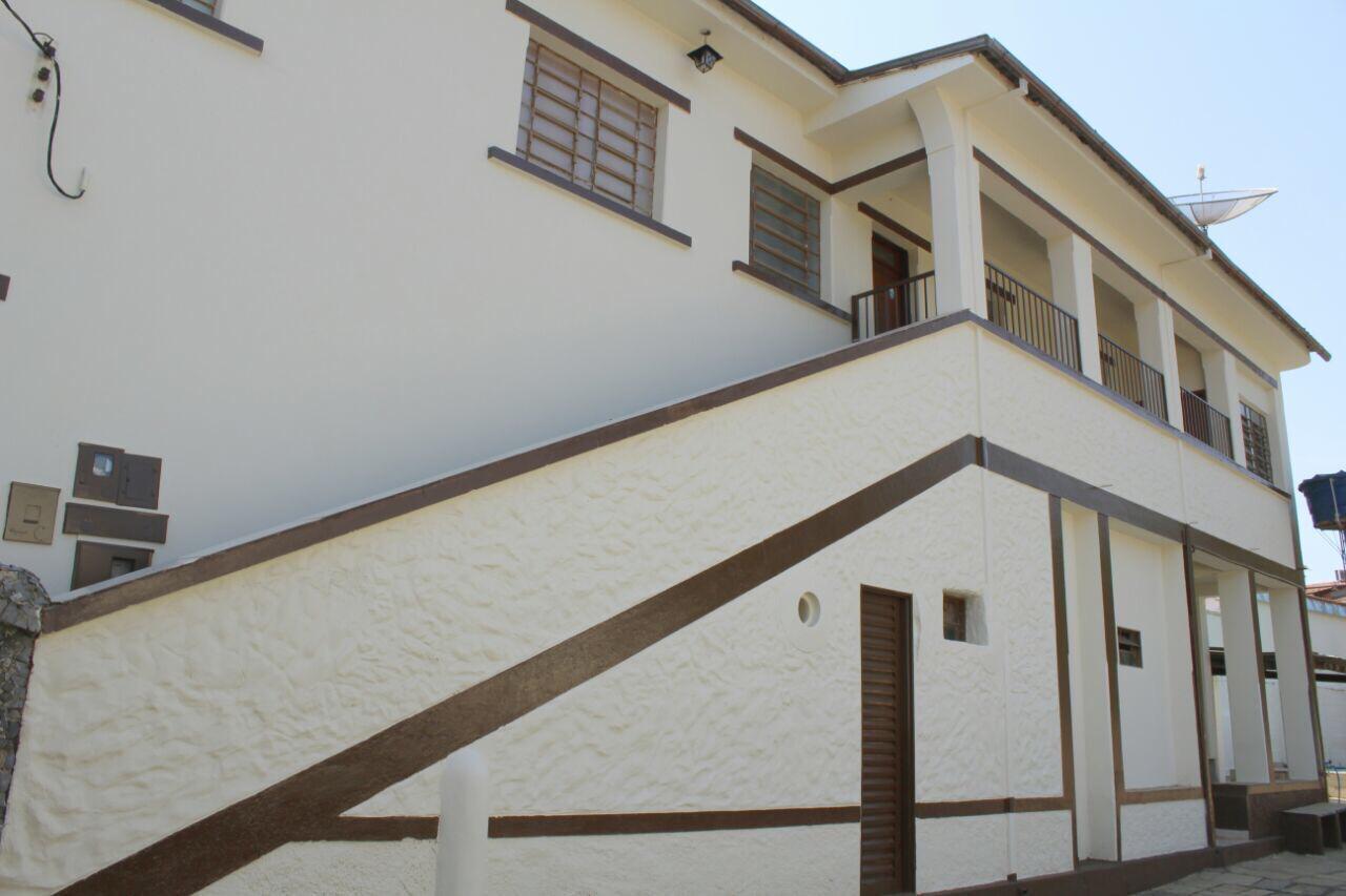 SOBRADO NO CENTRO DE PIRENÓPOLIS 309M²