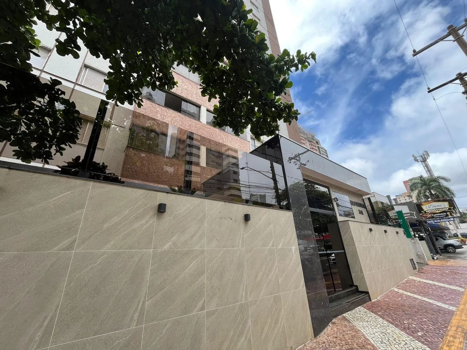 APARTAMENTO MOBILIADO - 3 QUARTOS (1 SUÍTE) - ÁREA 116m² - EDIFÍCIO PORTUGAL - SETOR OESTE - GOIÂNI