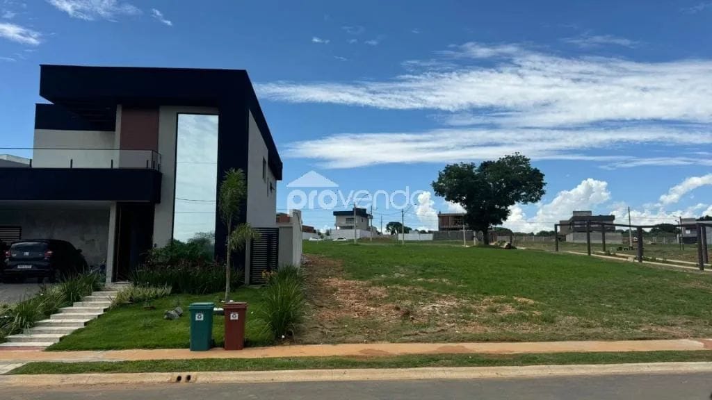 TERRENO DE 318M² NO CONDOMÍNIO PARQVILLE QUARESMEIRA - TRINDADE/GO