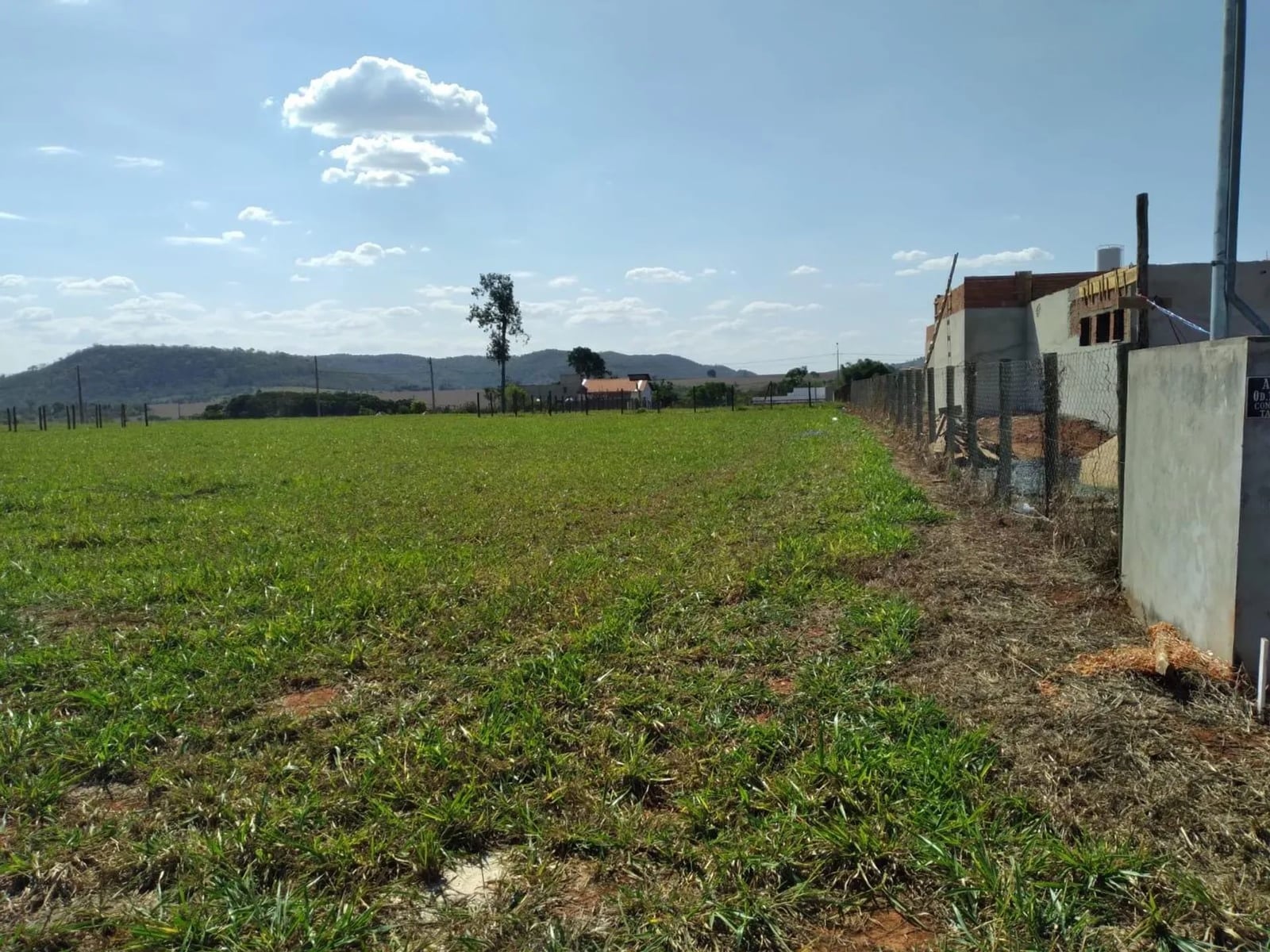 LOTE ÁREA 1.500m² - LOTEAMENTO TALISMÃ - GUAPÓ/GO