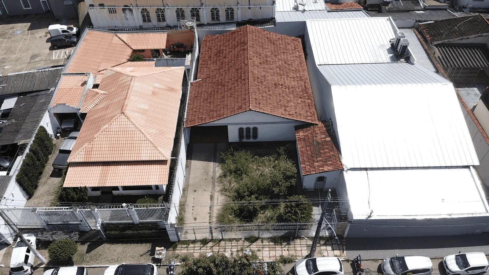CASA À VENDA - COMERCIAL OU RESIDENCIAL - SETOR COIMBRA - GOIÂNIA-GO